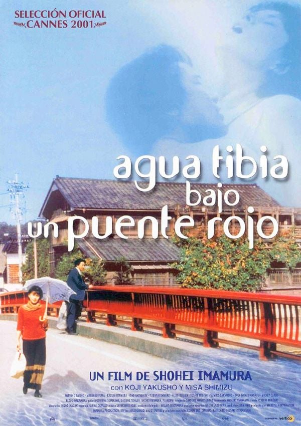 Agua tibia bajo un puente rojo - Película 2001