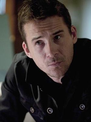 Barry Sloane - SensaCine.com