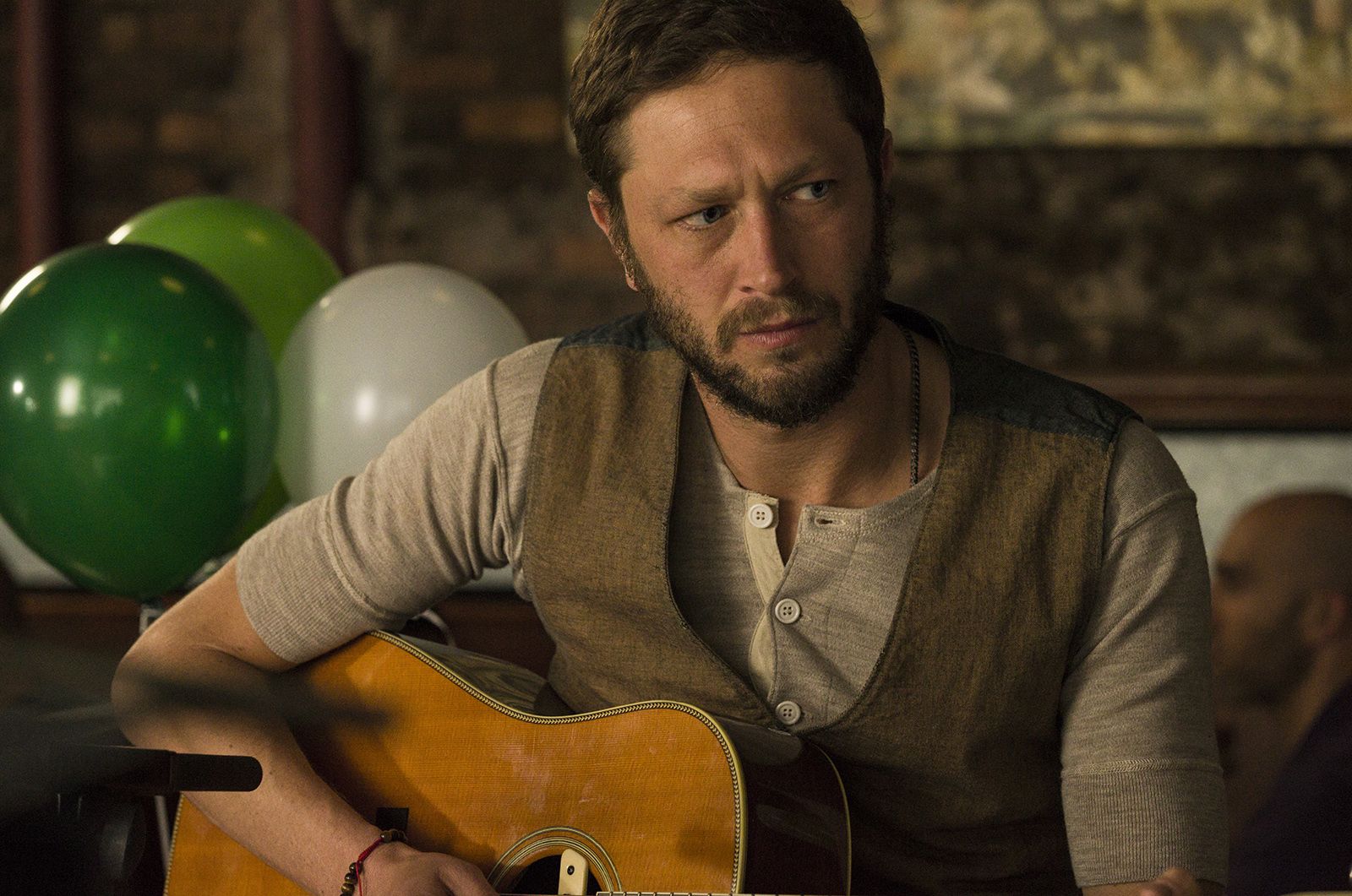 Films Et Séries Tv Avec Ebon Moss-bachrach Girls: Foto Ebon Moss-Bachrach - 52 sobre un total de 147 - SensaCine.com