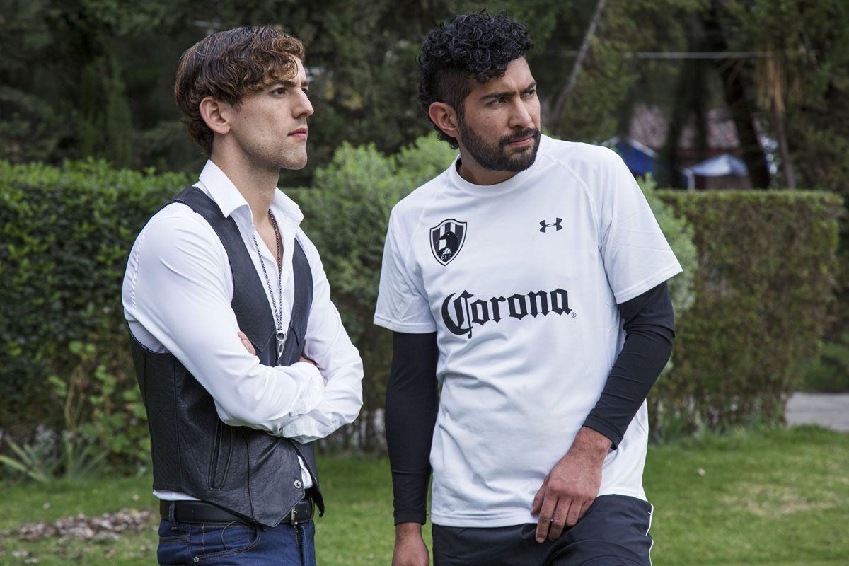 Club de Cuervos : Foto Ianis Guerrero, Luis Gerardo Méndez - Foto 25 sobre  35 - SensaCine.com