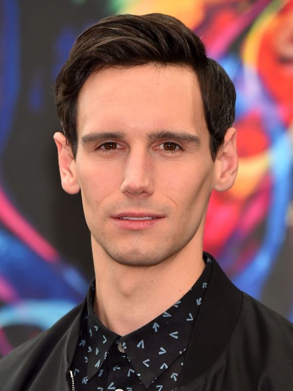 Cory michael smith. кори михаэль смит. кори смит. Cory michael smith glasses. кори смит.