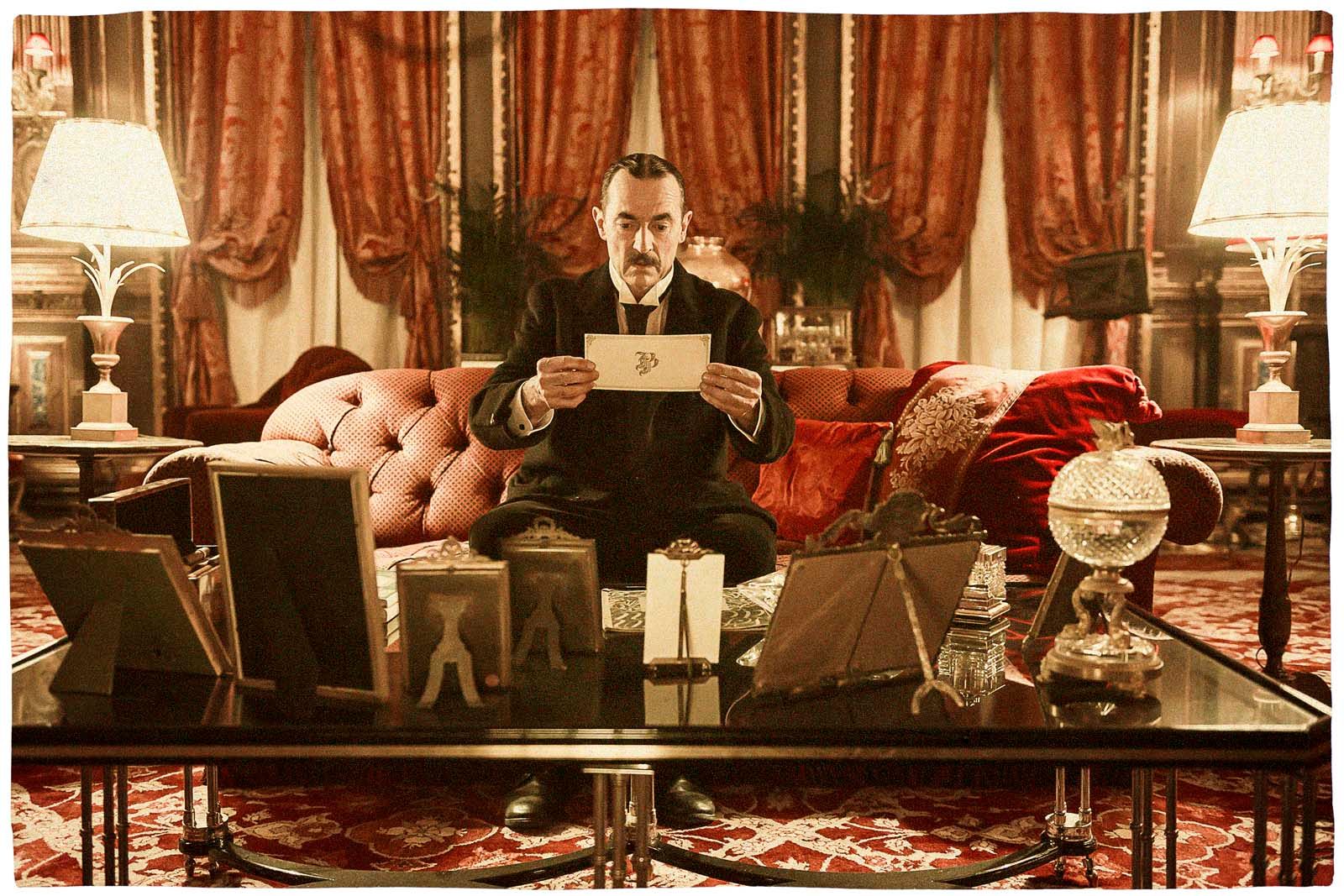 Javier Ceballos Jiménez Nos vemos allá arriba, de Pierre Lemaitre, en el cine. Mi reseña