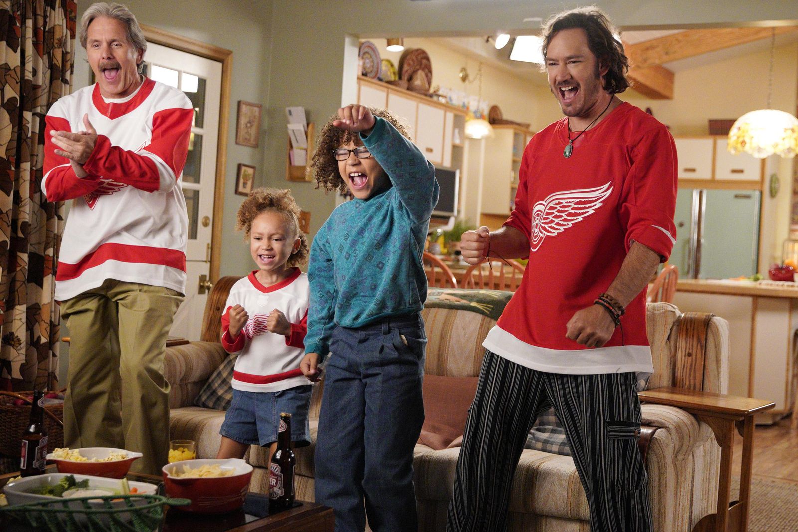 Mixedish Mixedish Foto Gary Cole, MarkPaul Gosselaar, Ethan William Childress, Mykal