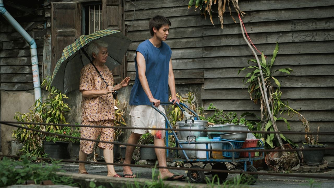 Cómo hacerse millonario antes de que muera la abuela : Foto Usha Seamkhum, Putthipong Assaratanakul