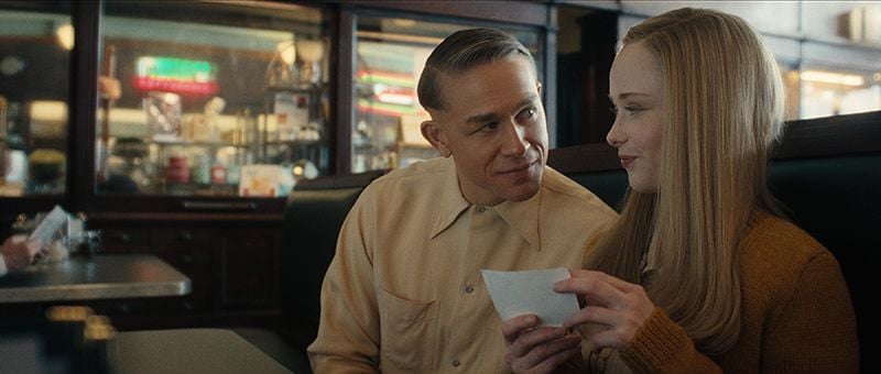 Foto Charlie Hunnam, Suzanna Son