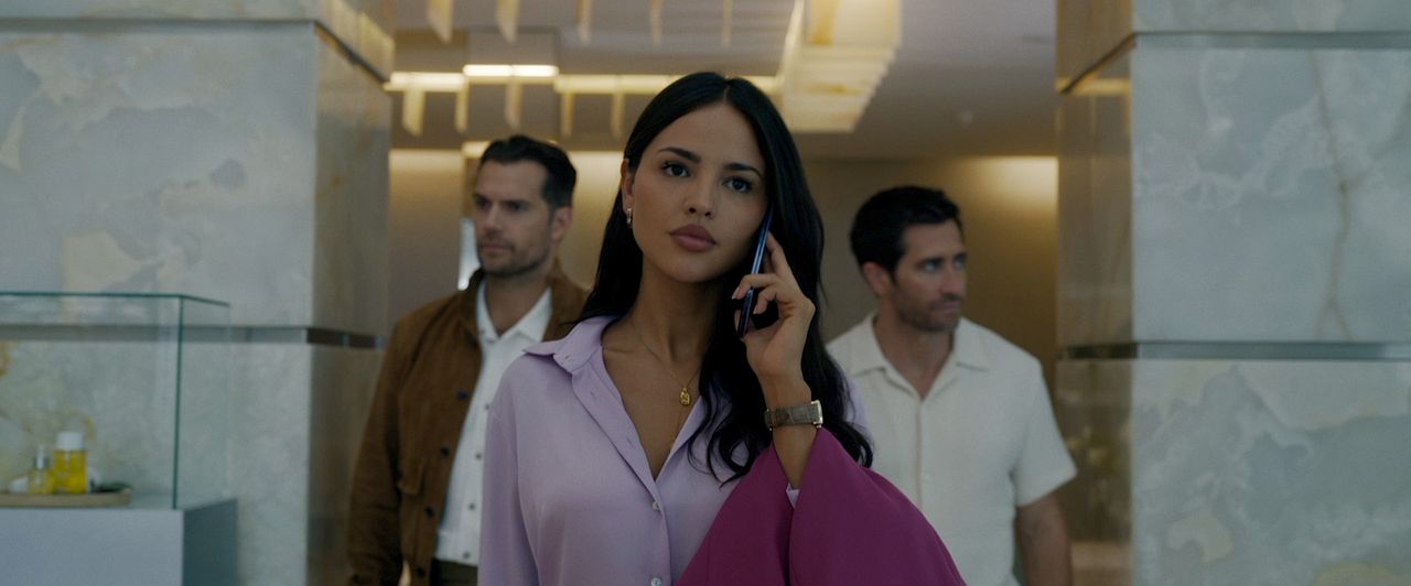 En la zona gris : Foto Eiza Gonzalez, Henry Cavill, Jake Gyllenhaal