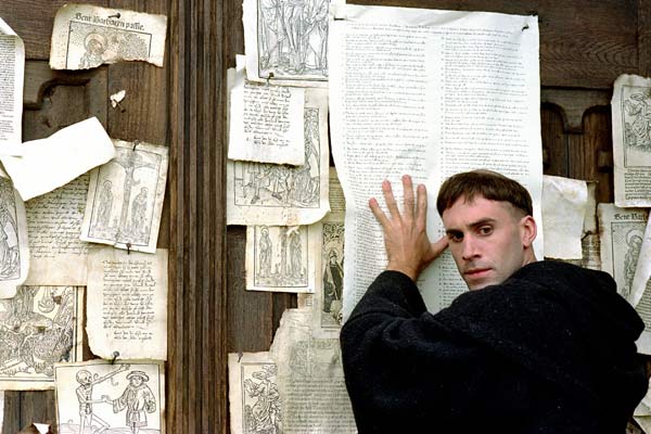 Lutero : Foto Joseph Fiennes