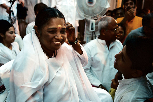 Darshan, el abrazo : Foto Sri Mata "Amma" Amritanandamayi Devi