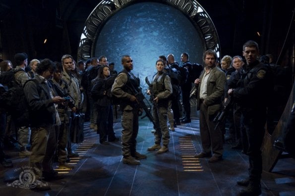 Stargate : Universe : Foto Peter Kelamis, Ming-Na Wen, Alaina Huffman, Brian J. Smith (II), Patrick Gilmore (I), Julia Benson, Jamil Walker Smith, Mike Dopud