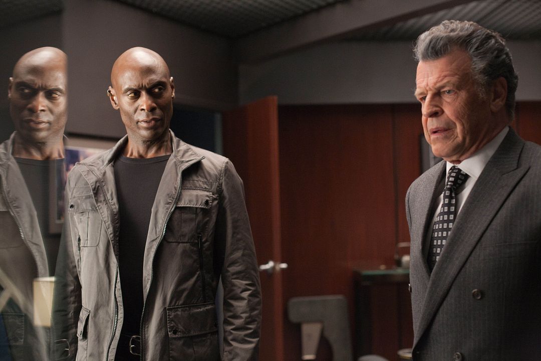 Fringe (Al límite) : Foto Lance Reddick, John Noble