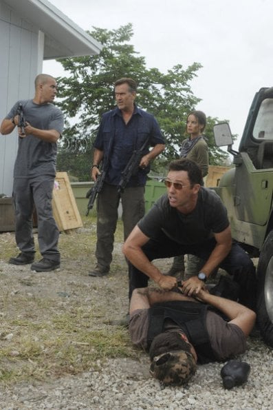 Último aviso : Foto Jeffrey Donovan, Bruce Campbell, Gabrielle Anwar, Coby Bell