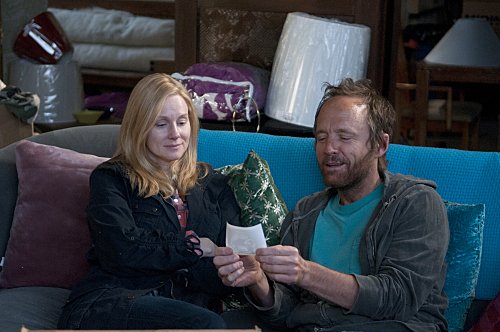 Con C mayúscula : Foto Laura Linney, John Benjamin Hickey