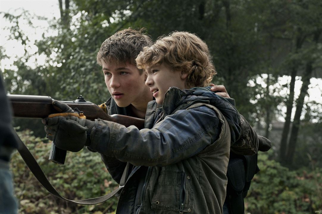 Falling Skies : Foto Maxim Knight, Connor Jessup