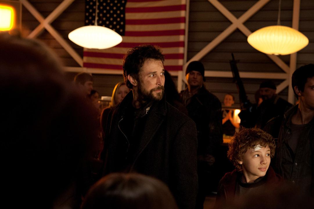 Falling Skies : Foto Noah Wyle, Maxim Knight