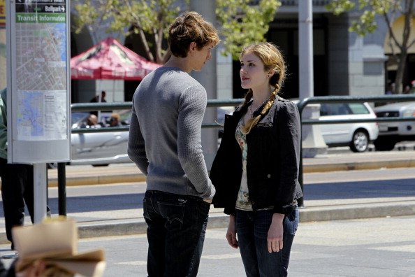 The Nine Lives of Chloe King : Foto Skyler Samuels, Benjamin Stone