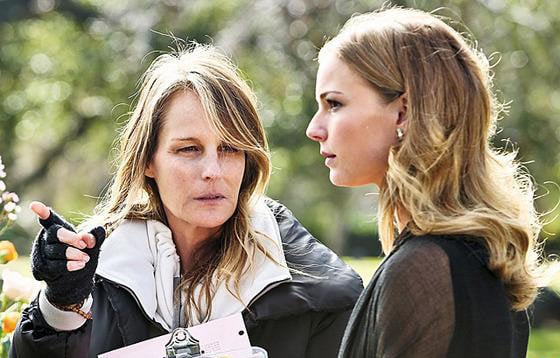 Revenge : Foto Helen Hunt, Emily VanCamp