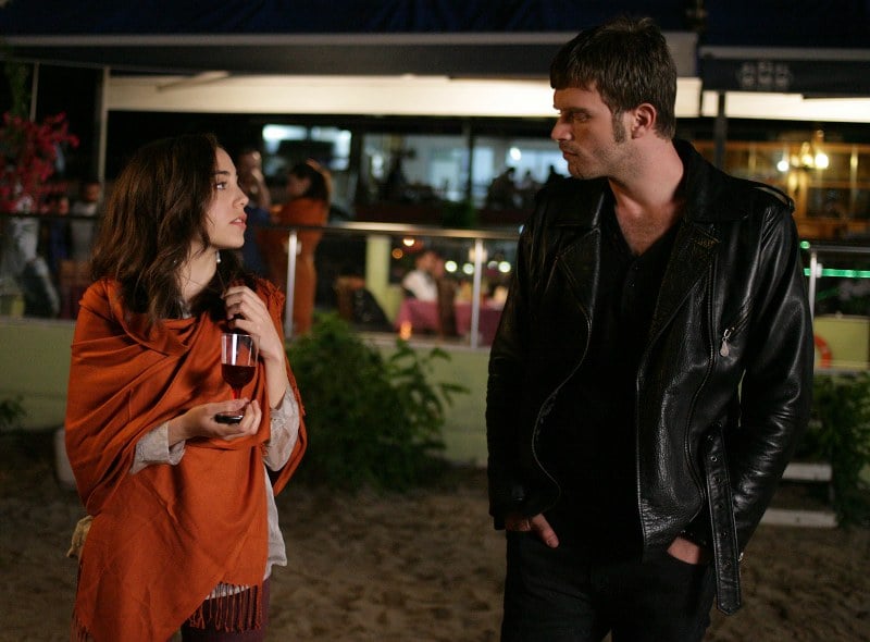 Kuzey Güney : Foto Kıvanç Tatlıtuğ, Öykü Karayel