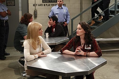 Dos chicas sin blanca : Foto Beth Behrs, Kat Dennings