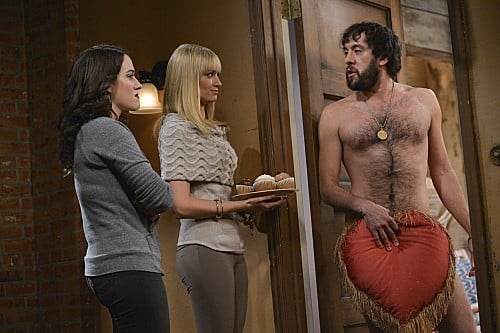 Dos chicas sin blanca : Foto Jonathan Kite, Beth Behrs, Kat Dennings