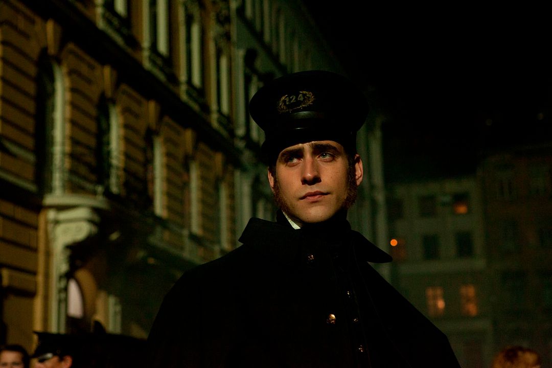 El enigma del cuervo : Foto Oliver Jackson-Cohen