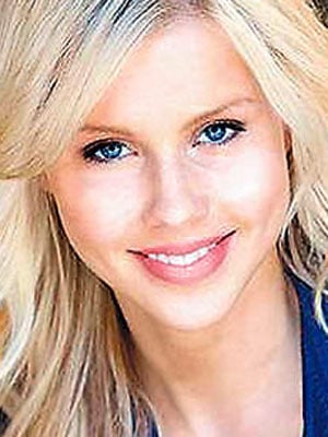 Cartel Claire Holt