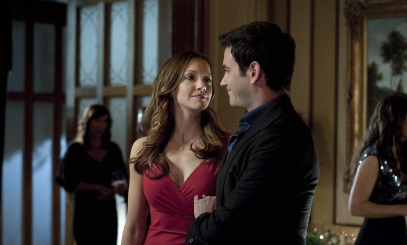 Arrow : Foto Katie Cassidy, Colin Donnell