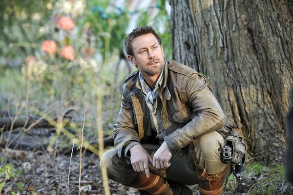 Defiance : Foto Grant Bowler