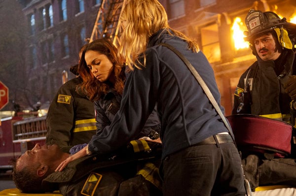 Chicago Fire : Foto Monica Raymund, David Eigenberg, Yuri Sardarov, Lauren German