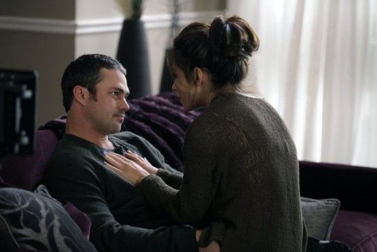 Chicago Fire : Foto Taylor Kinney, Sarah Shahi