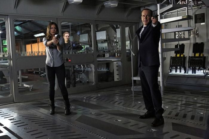Marvel's Agents of S.H.I.E.L.D. : Foto Iain De Caestecker, Clark Gregg, Chloe Bennet