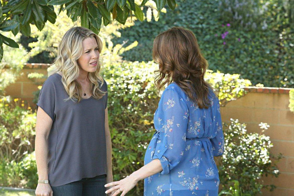 Playing House : Foto Lennon Parham, Jessica St. Clair