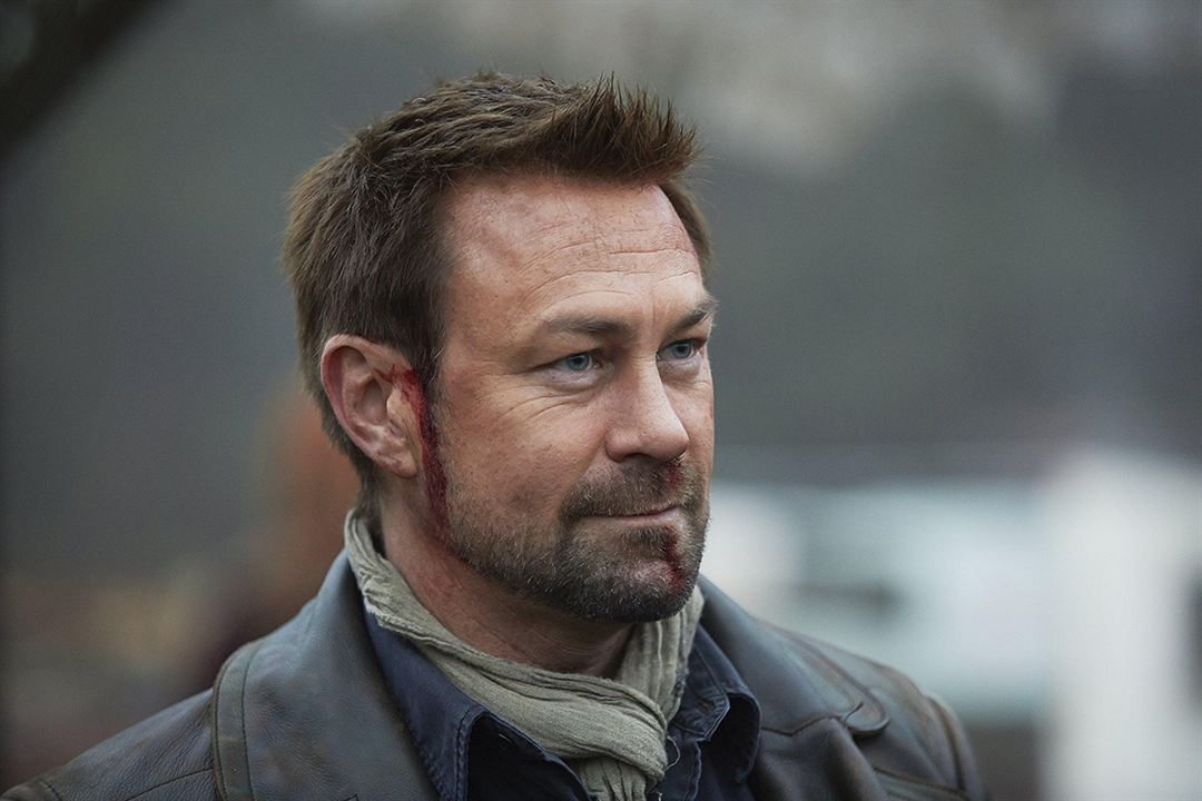 Defiance : Foto Grant Bowler