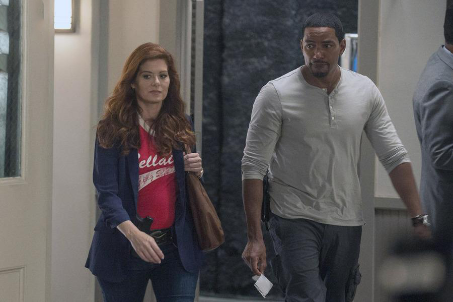 The Mysteries of Laura : Foto Laz Alonso, Debra Messing