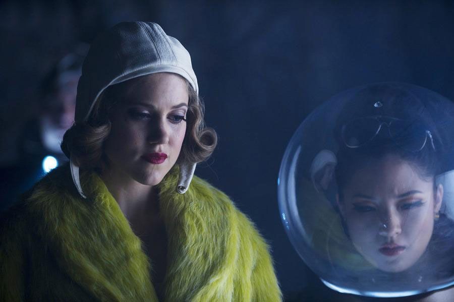 Foto Charity Wakefield, Constance Wu