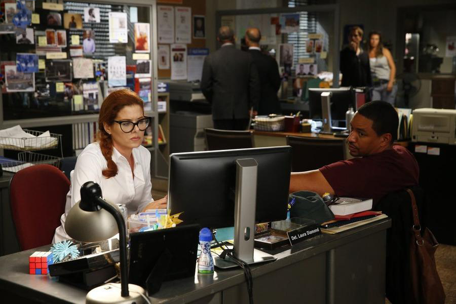 The Mysteries of Laura : Foto Debra Messing, Laz Alonso
