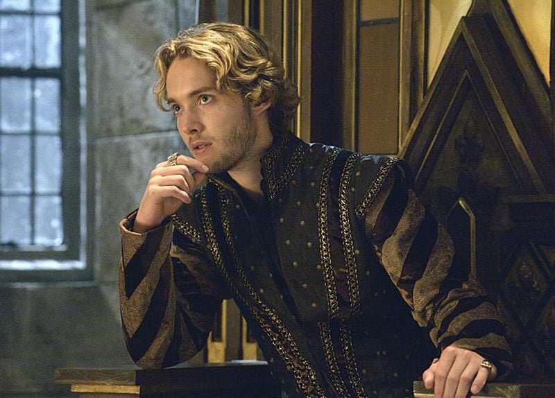 Reign : Foto Toby Regbo