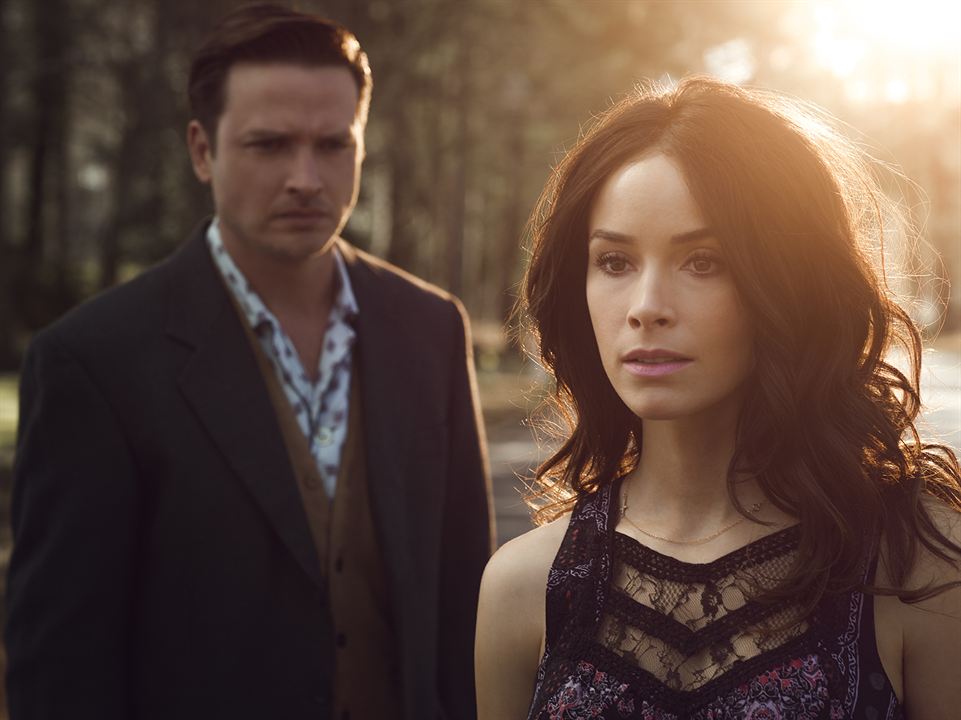 Foto Abigail Spencer, Aden Young