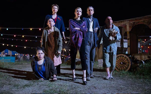 American Horror Story : Foto Emma Roberts, Mat Fraser, Naomi Grossman, Rose Siggins, Christopher Neiman