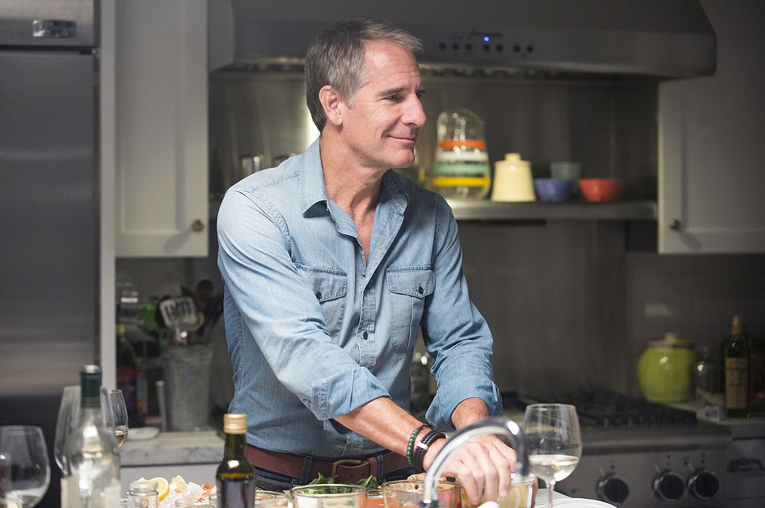 Looking : Foto Scott Bakula