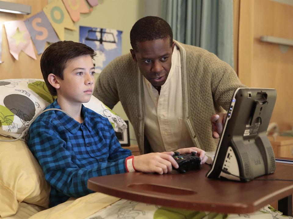Red Band Society : Foto Griffin Gluck, Adrian Lester