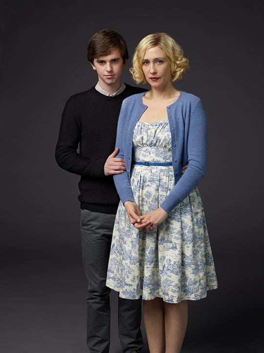 Foto Freddie Highmore, Vera Farmiga