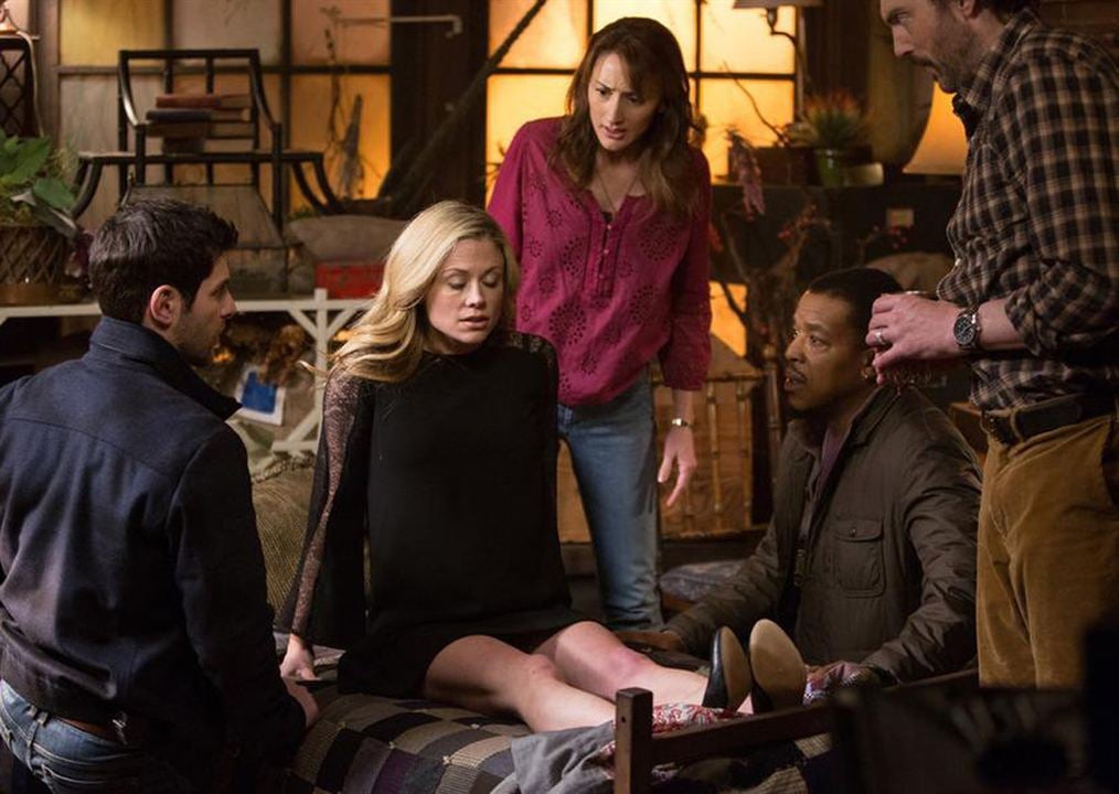 Foto David Giuntoli, Silas Weir Mitchell, Claire Coffee, Bree Turner, Russell Hornsby
