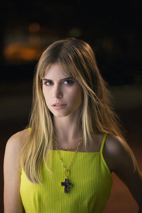 Foto Carlson Young