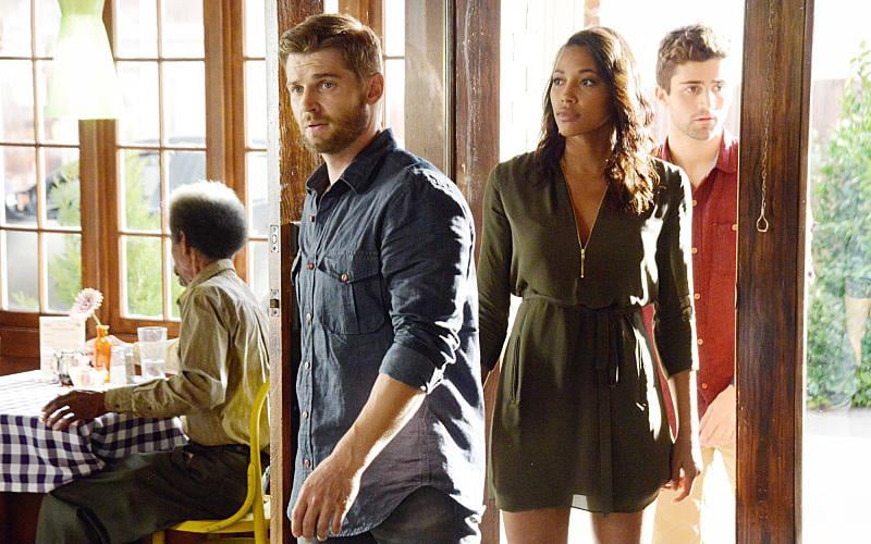 Foto Max Ehrich, Kylie Bunbury, Mike Vogel