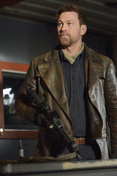 Defiance : Foto Grant Bowler