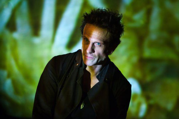 Dominion : Foto Simon Merrells