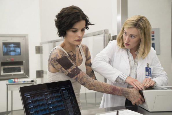 Blindspot : Foto Ashley Johnson, Jaimie Alexander