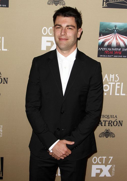 Couverture magazine Max Greenfield