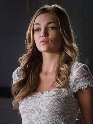 Cartel Lili Simmons