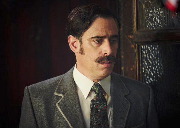 Houdini y Doyle : Foto Stephen Mangan